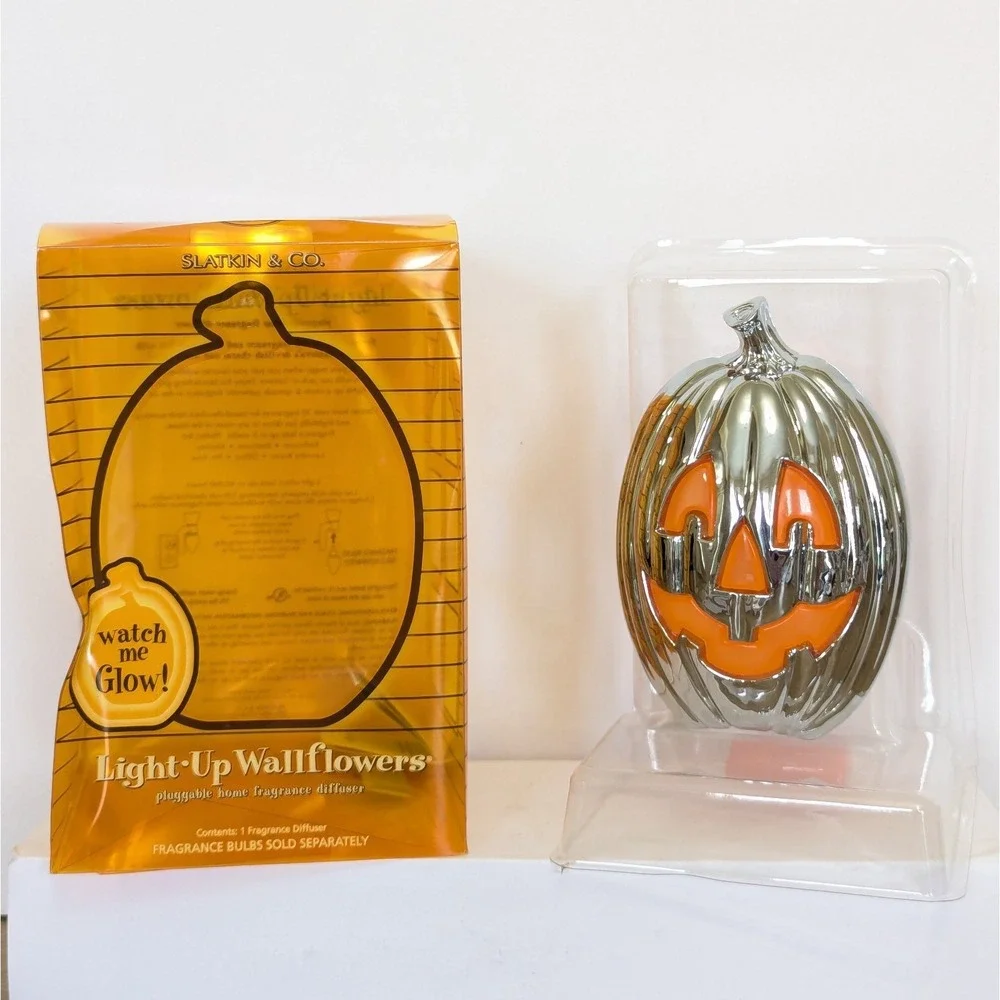 Bath & Body Slatkin & Co. Light Up Wallflowers Jack-O-Lantern Pumpkin Diffuser